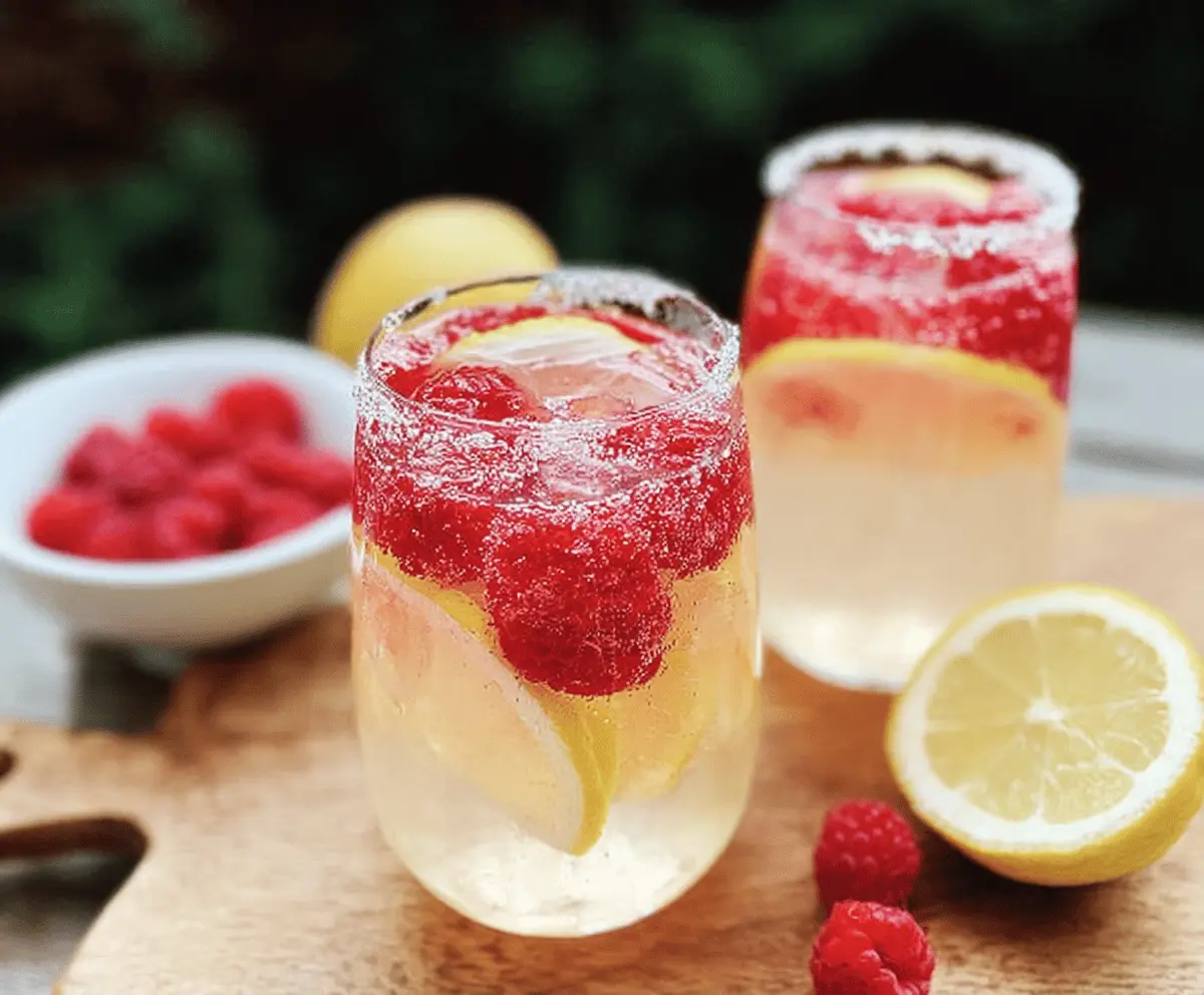 Easy Raspberry Limoncello Prosecco Cocktail Recipe
