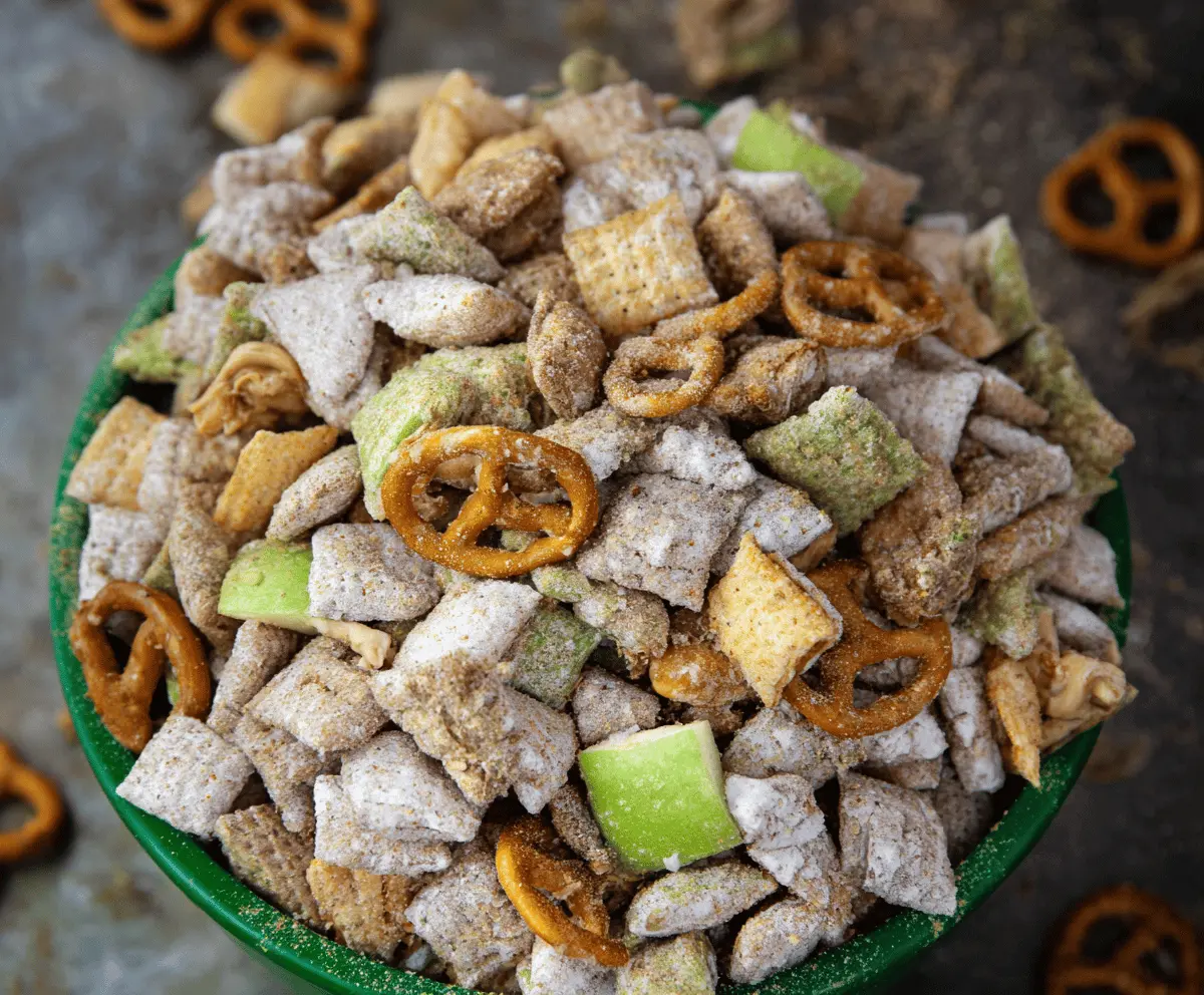 Easy Caramel Apple Puppy Chow Recipe